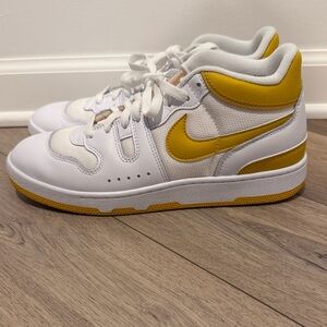 Nike Mens Sneakers in White and Yellow